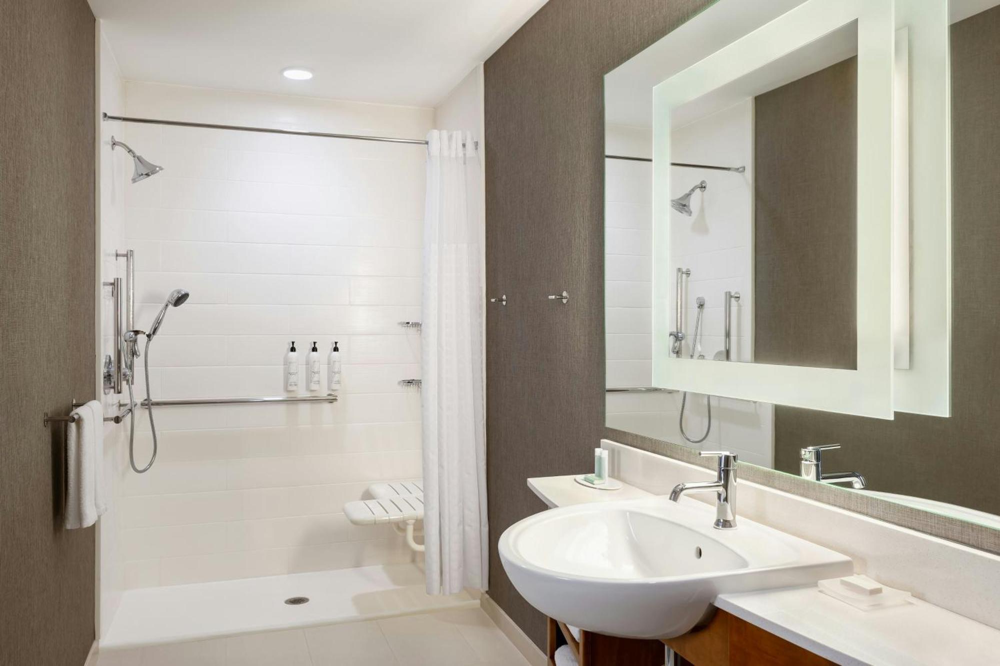 Springhill Suites By Marriott Los Angeles Burbank/Downtown Exterior photo